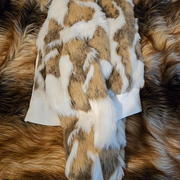 NWT Medium I Love H81 Faux Rabbit Patchwork Zipper Rib Knit Lottie Yellowjackets - Picture 9 of 13